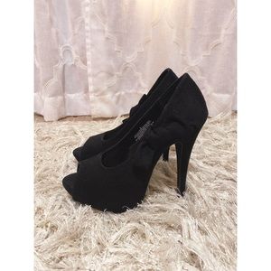 Black peep toe pumps